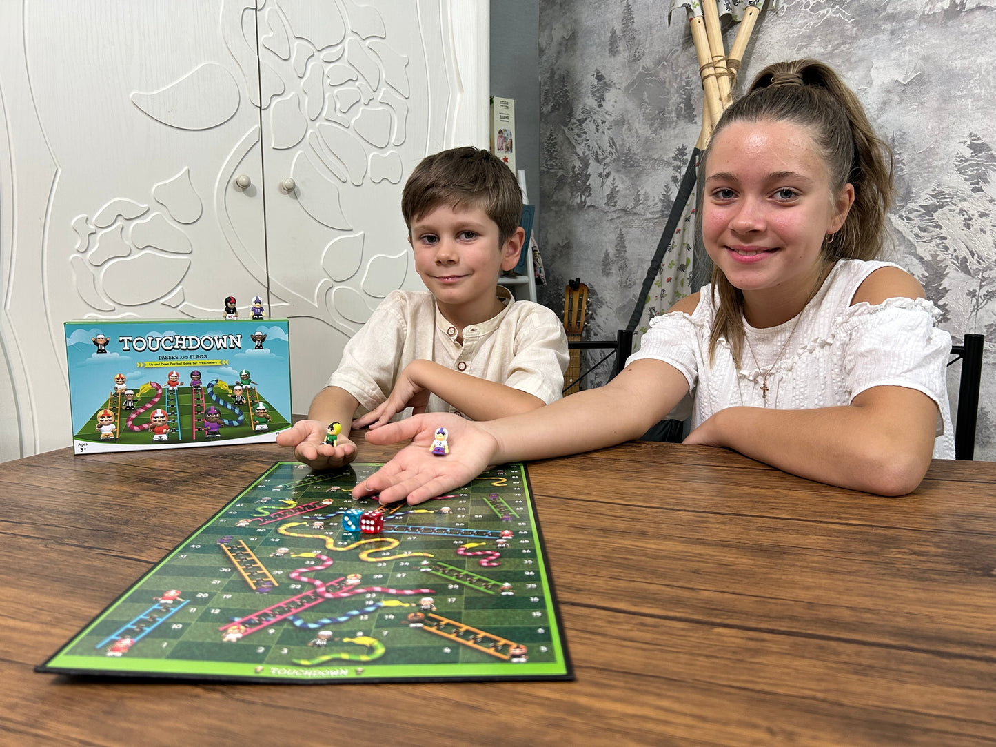 Touchdown - Passes & Flags Board Game